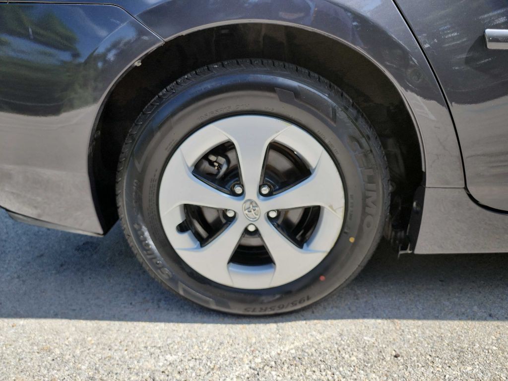 2013 Toyota Prius Image 10