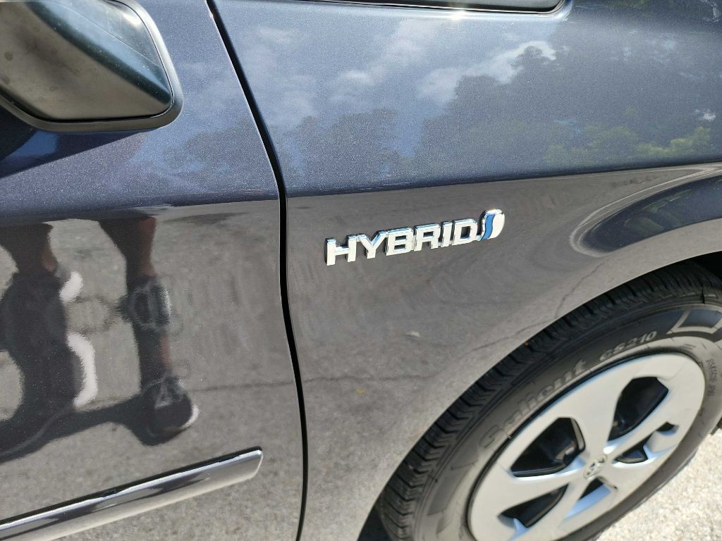 2013 Toyota Prius Image 11
