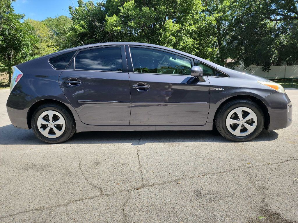 2013 Toyota Prius Image 12