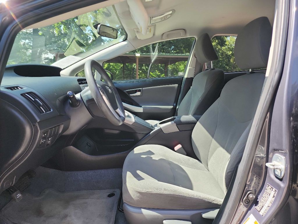 2013 Toyota Prius Image 14