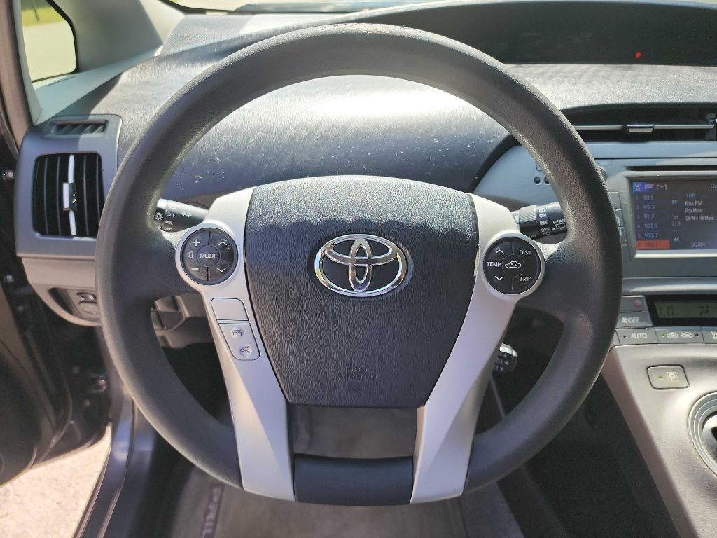 2013 Toyota Prius Image 16