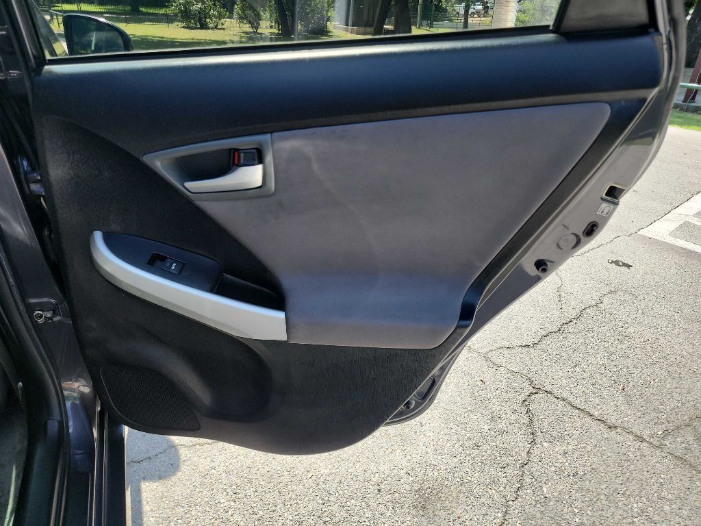 2013 Toyota Prius Image 23