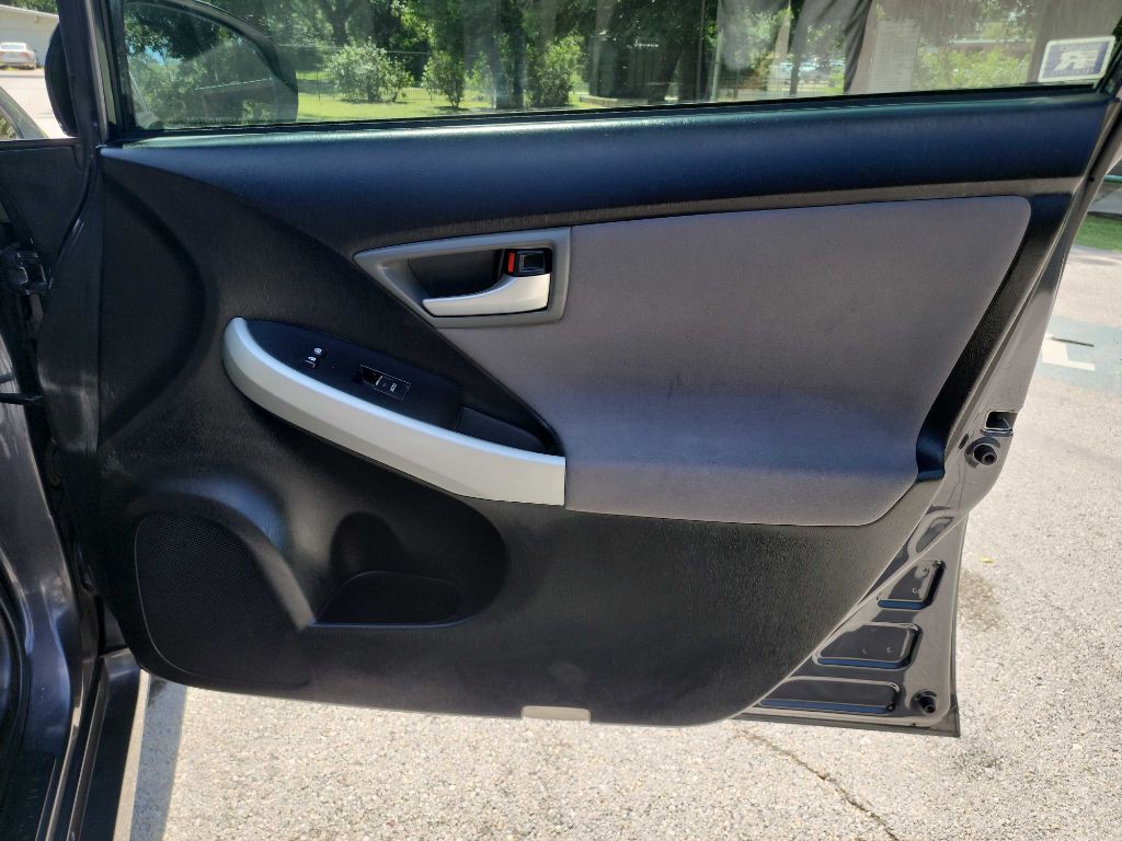 2013 Toyota Prius Image 24