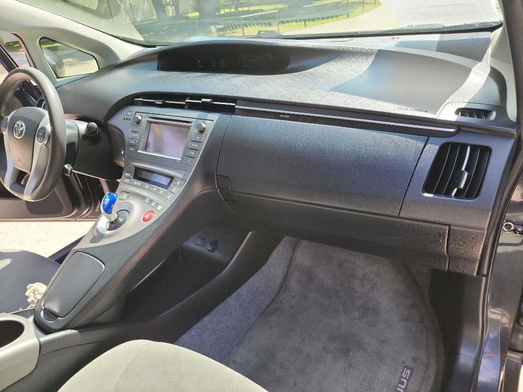 2013 Toyota Prius Image 29