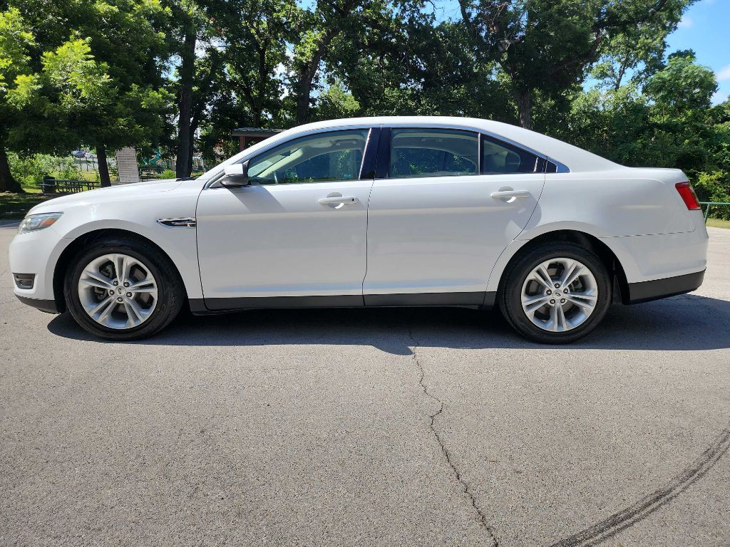 2015 Ford Taurus Image 4