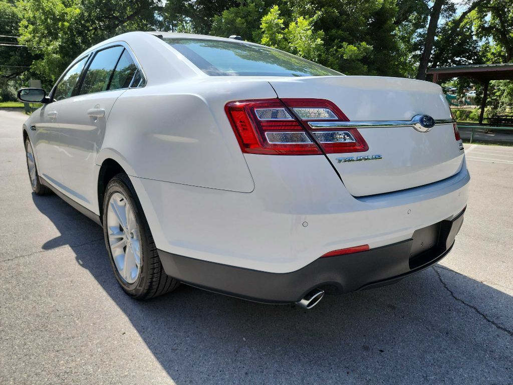 2015 Ford Taurus Image 5