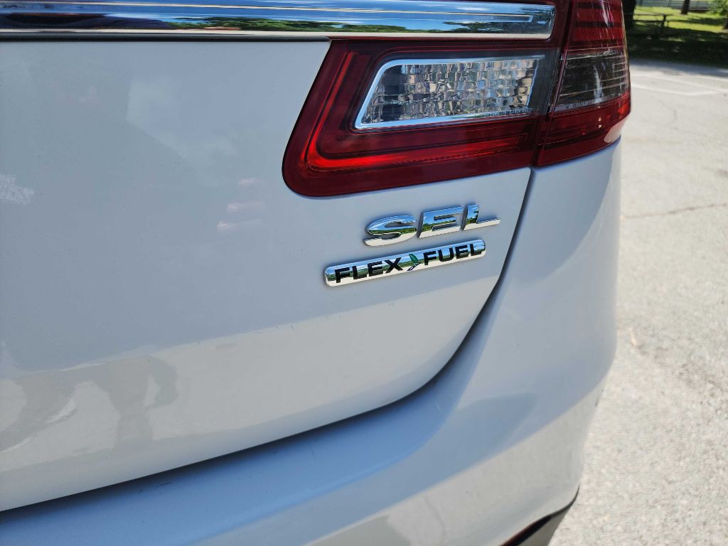 2015 Ford Taurus Image 6