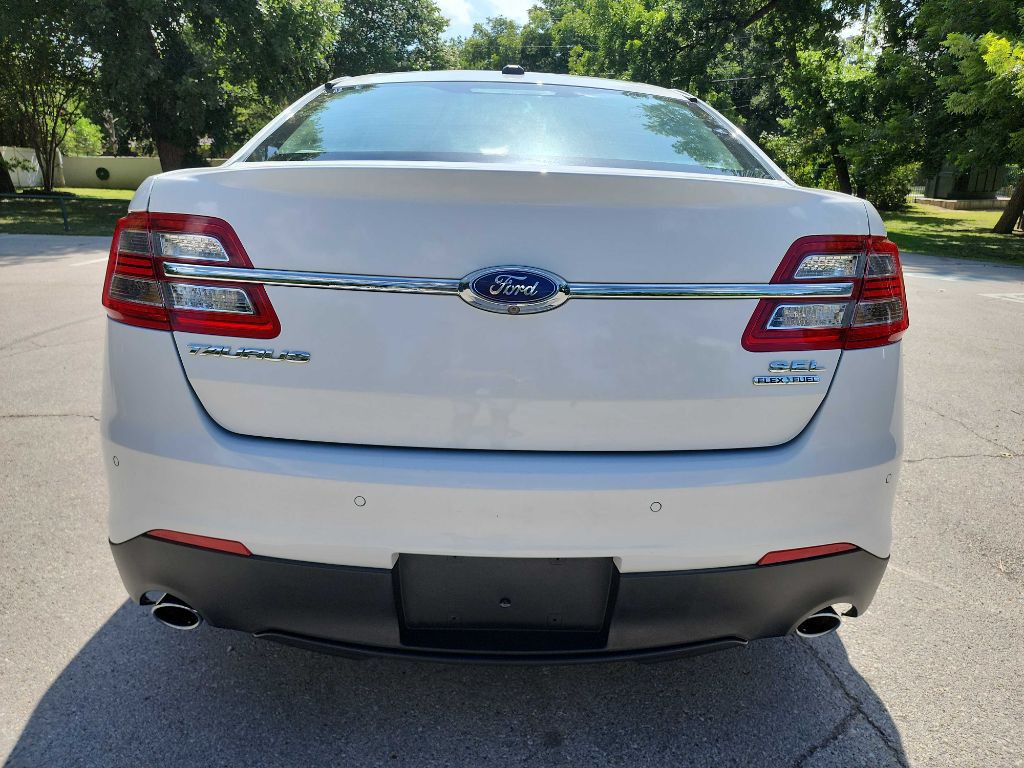 2015 Ford Taurus Image 7