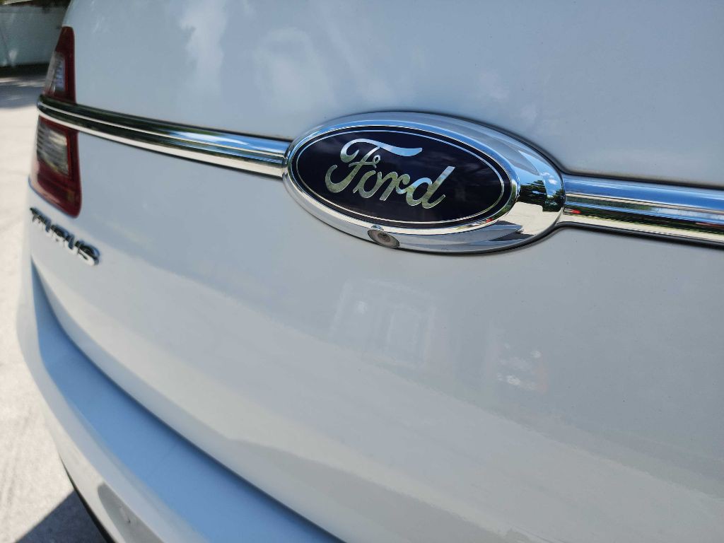 2015 Ford Taurus Image 8