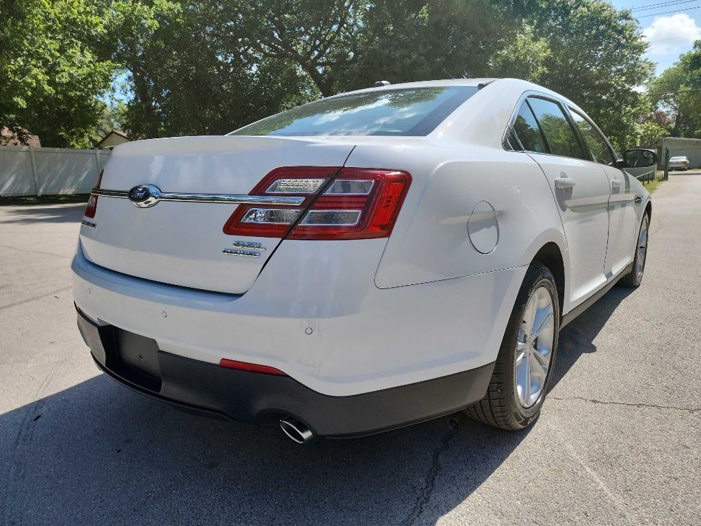 2015 Ford Taurus Image 9