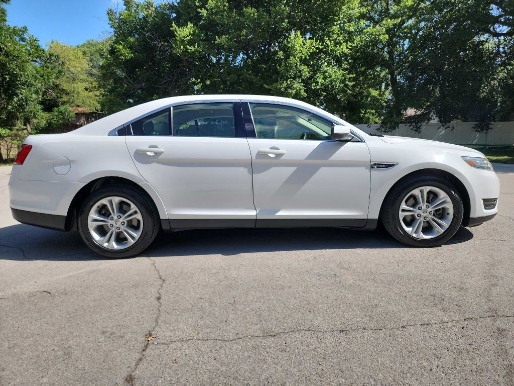 2015 Ford Taurus Image 11