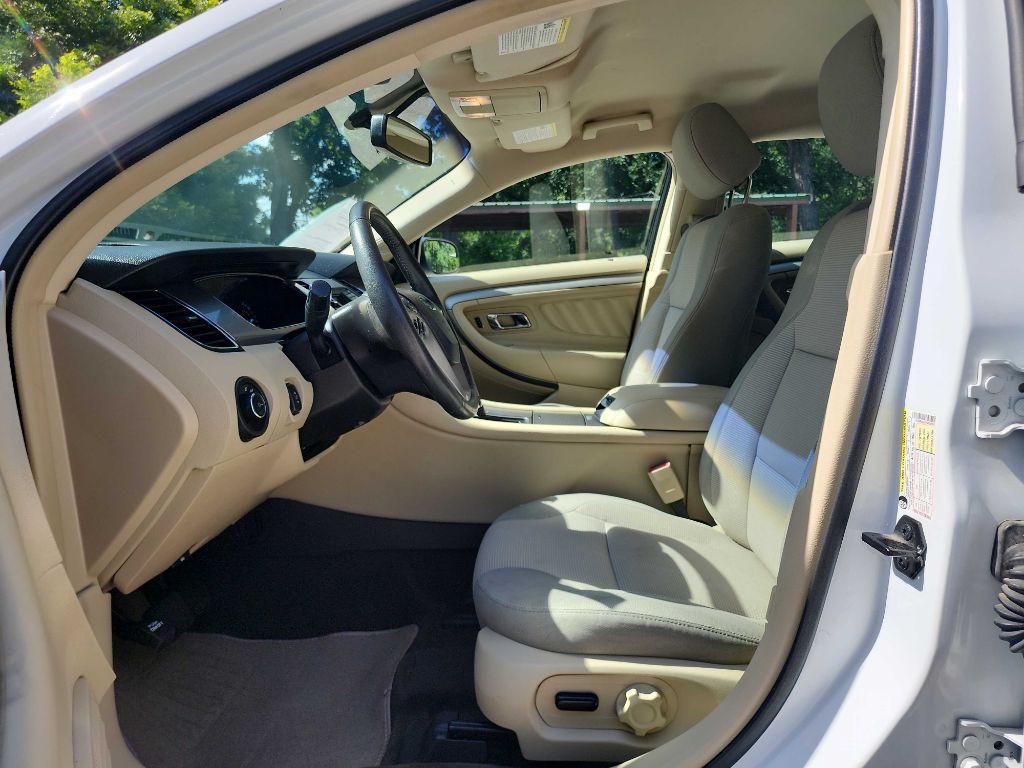 2015 Ford Taurus Image 13