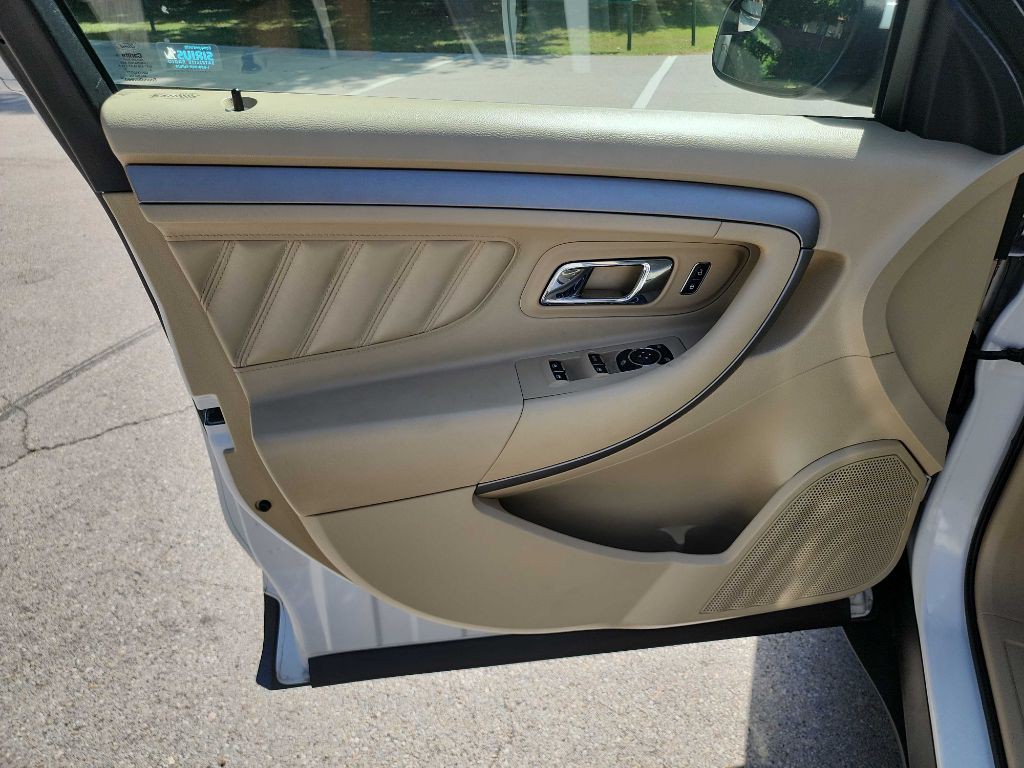2015 Ford Taurus Image 14