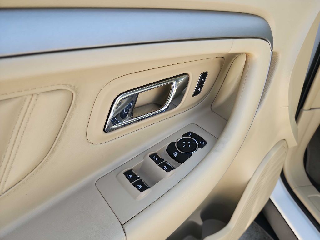 2015 Ford Taurus Image 15