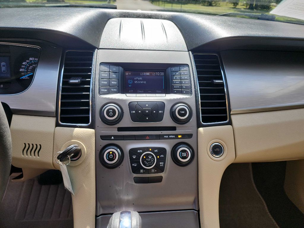 2015 Ford Taurus Image 21