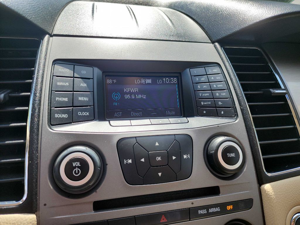 2015 Ford Taurus Image 24