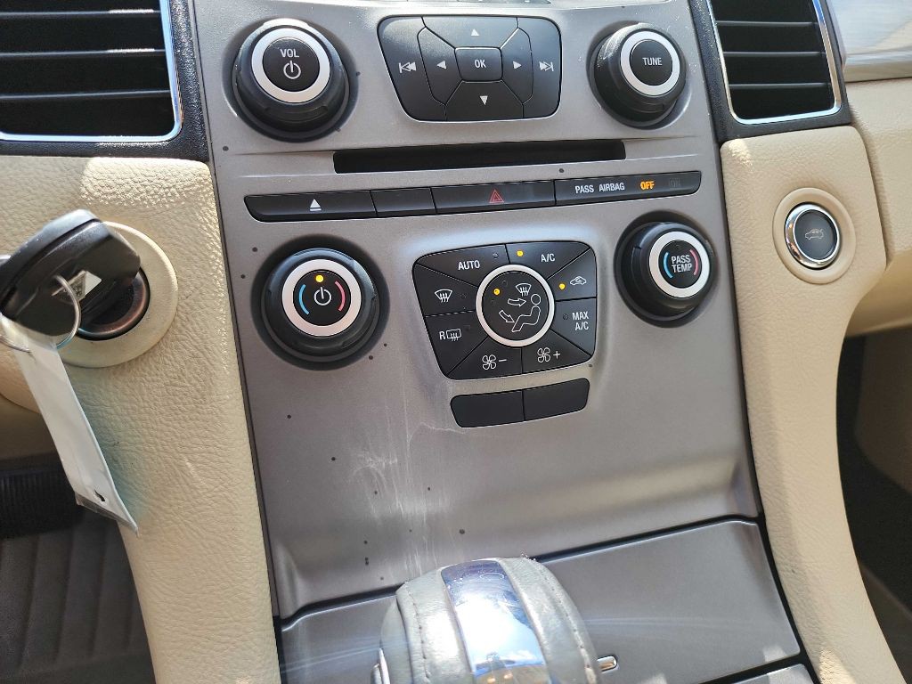 2015 Ford Taurus Image 25