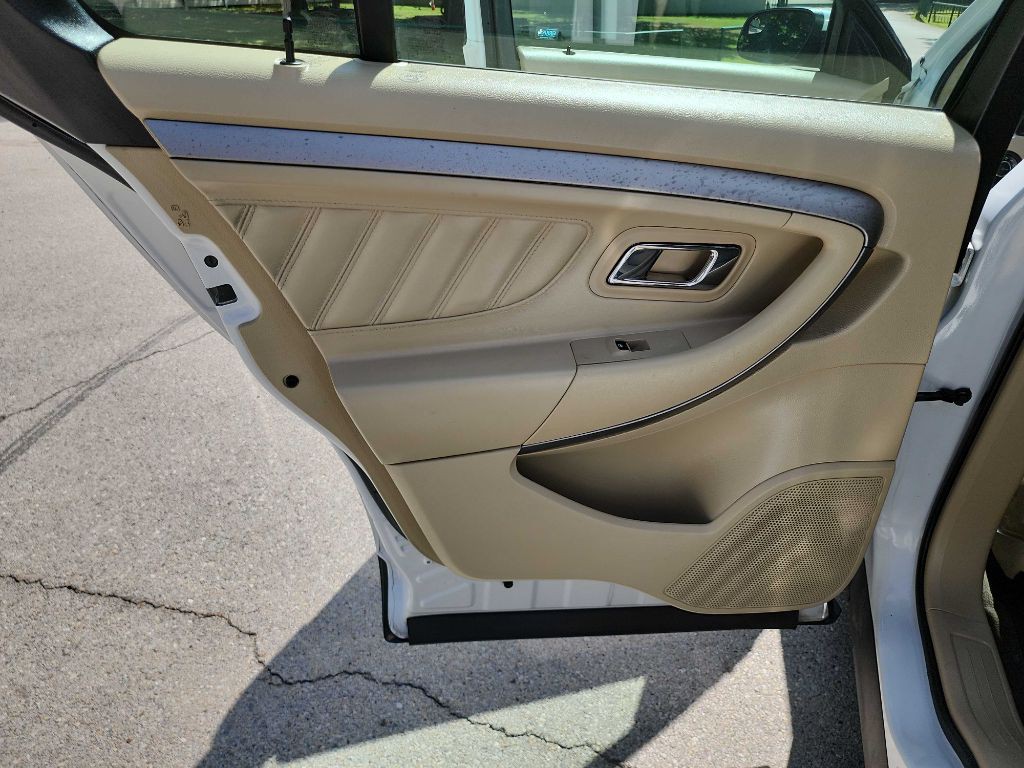 2015 Ford Taurus Image 27
