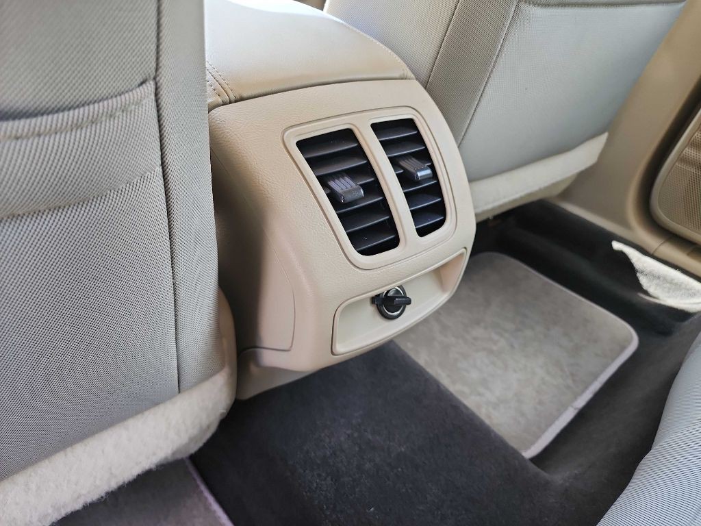 2015 Ford Taurus Image 28