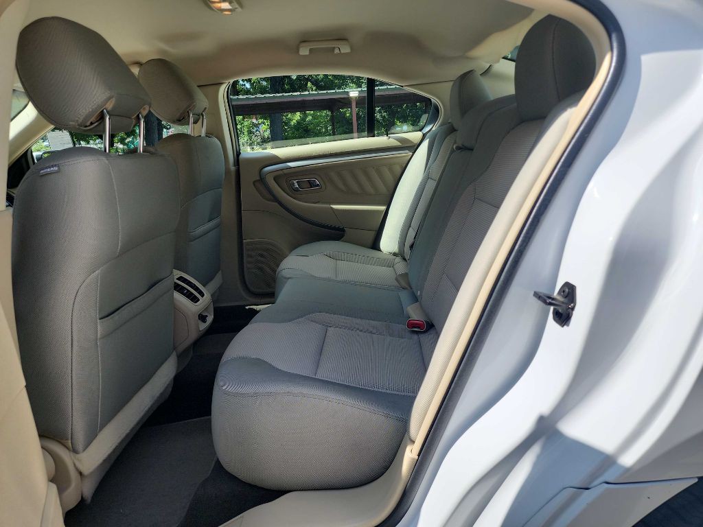 2015 Ford Taurus Image 30
