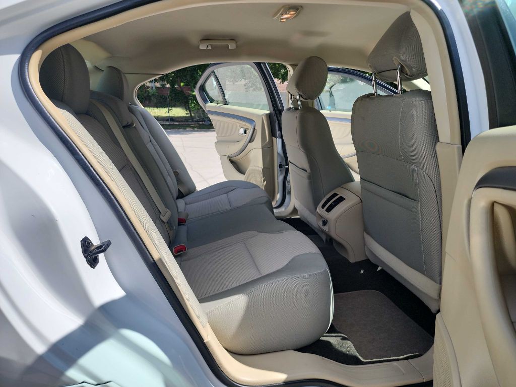 2015 Ford Taurus Image 33