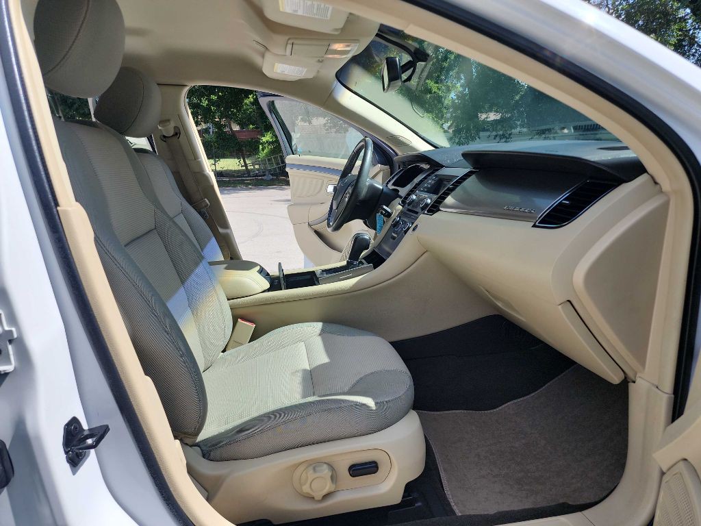 2015 Ford Taurus Image 36