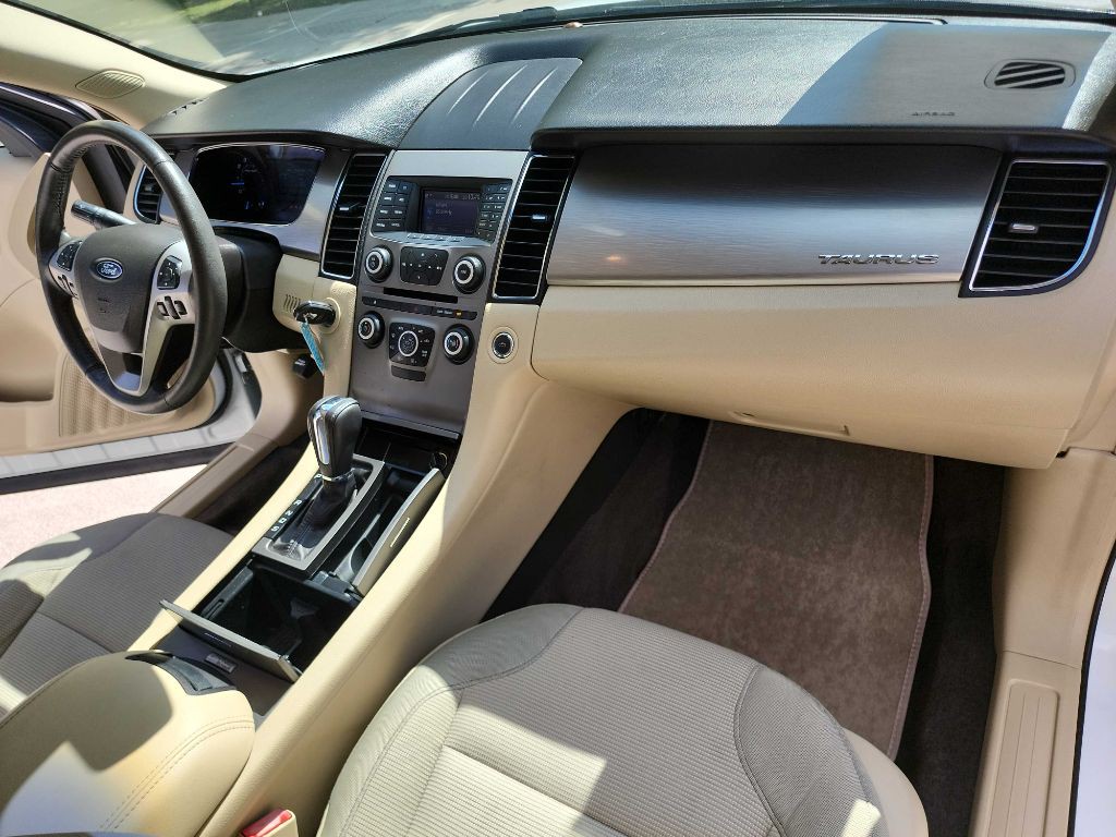 2015 Ford Taurus Image 37