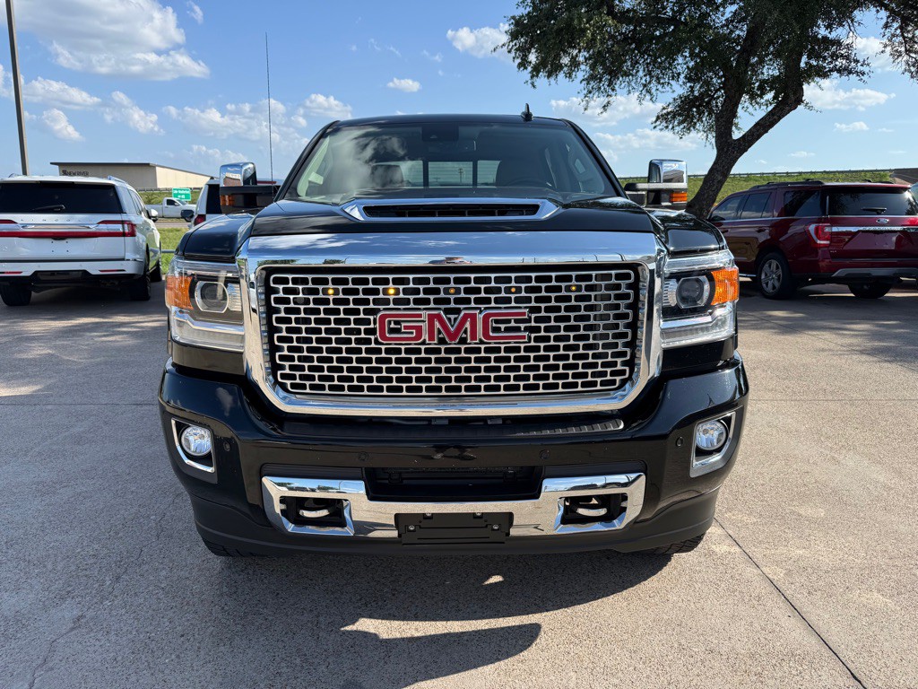 2017 GMC Sierra Image 2