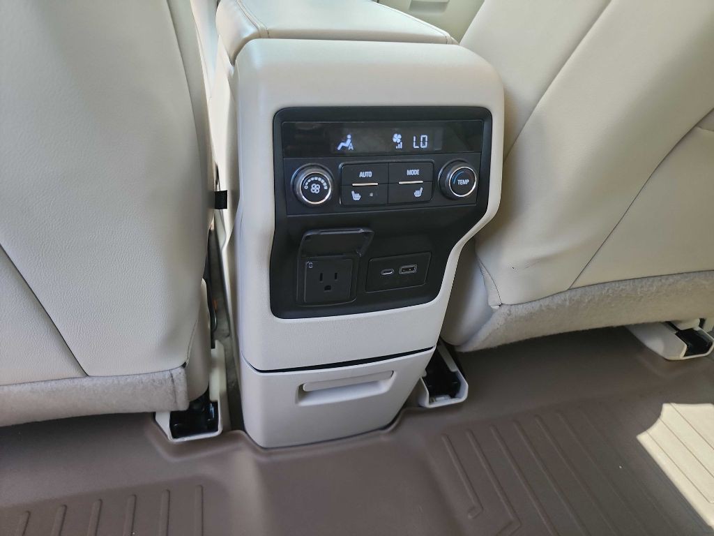 2021 GMC Acadia Image 32