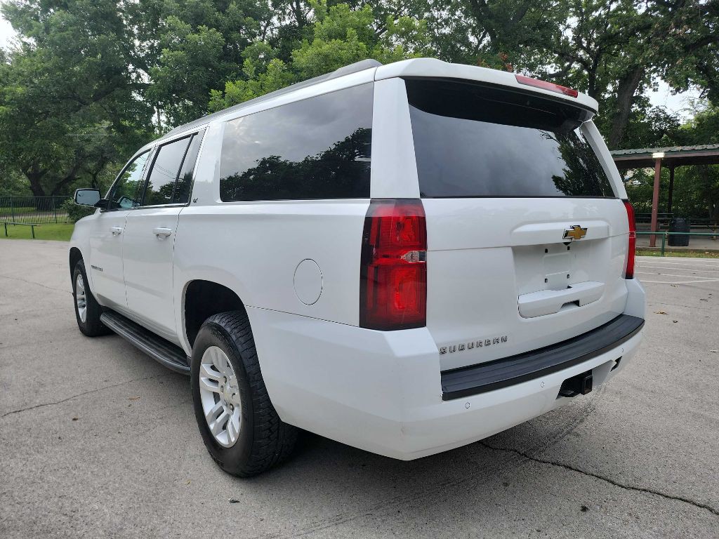 2015 Chevrolet Suburban Image 3