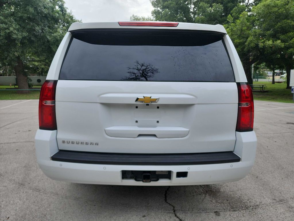 2015 Chevrolet Suburban Image 6