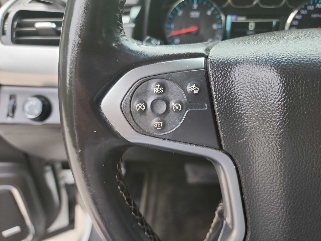 2015 Chevrolet Suburban Image 17