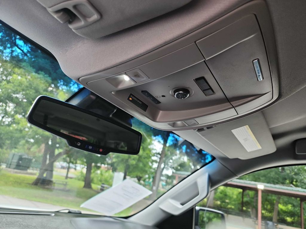 2015 Chevrolet Suburban Image 20