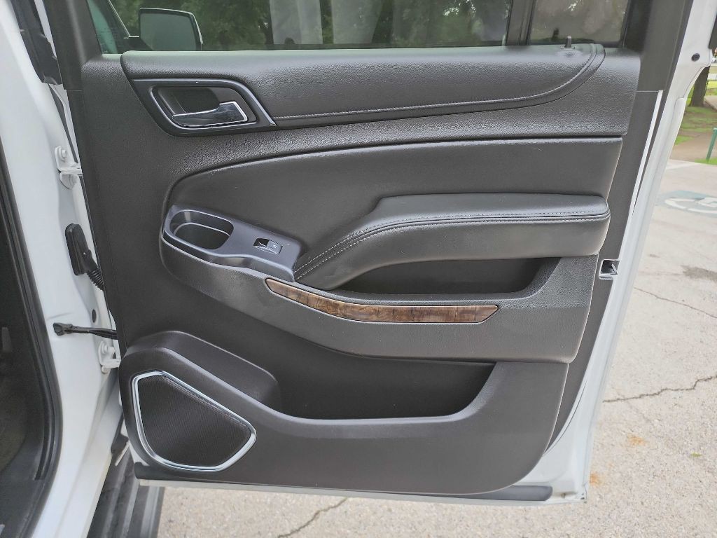2015 Chevrolet Suburban Image 32