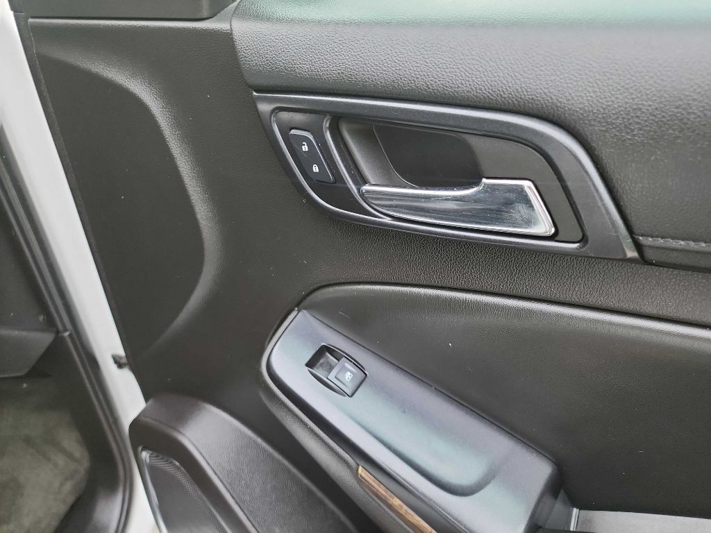 2015 Chevrolet Suburban Image 35
