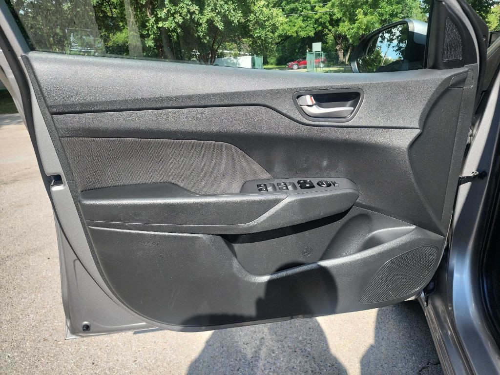 2021 Hyundai Accent Image 8