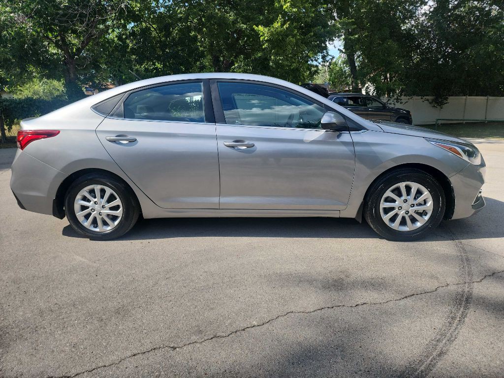 2021 Hyundai Accent Image 10