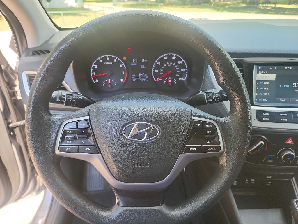 2021 Hyundai Accent Image 11