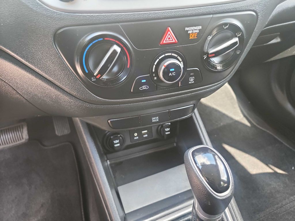 2021 Hyundai Accent Image 17