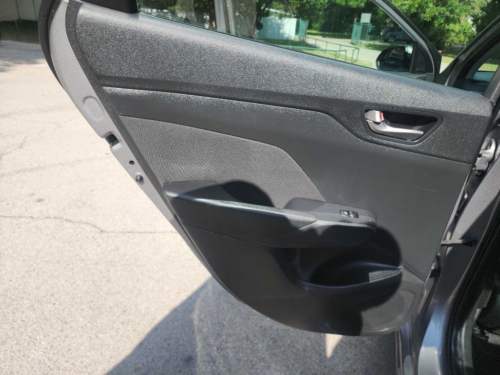 2021 Hyundai Accent Image 19
