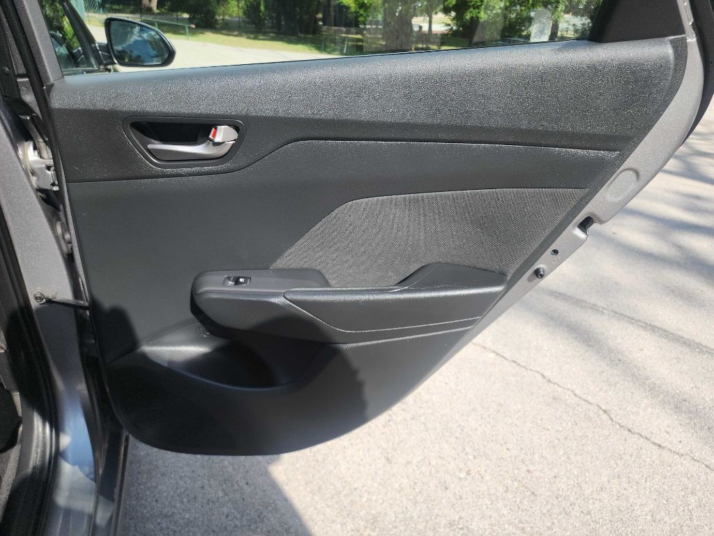 2021 Hyundai Accent Image 21