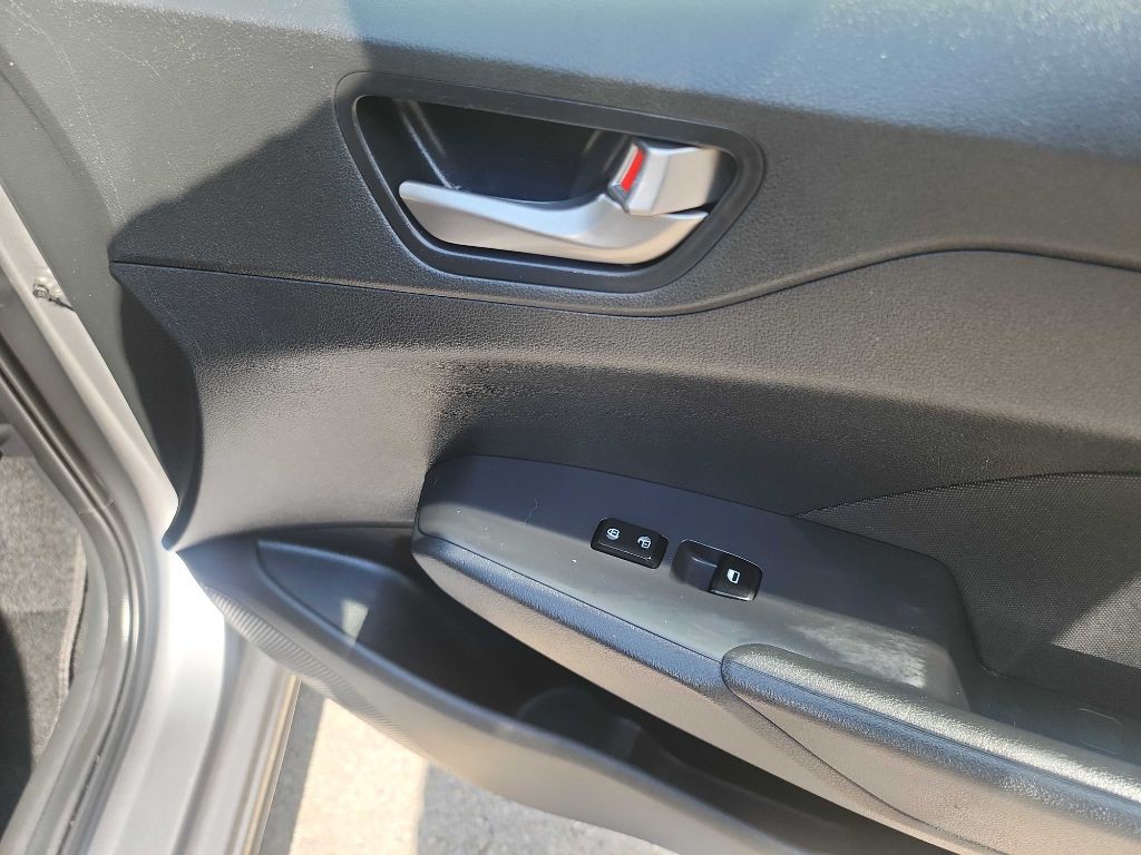 2021 Hyundai Accent Image 23