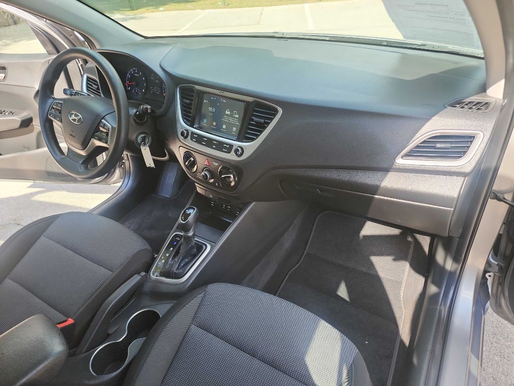 2021 Hyundai Accent Image 25
