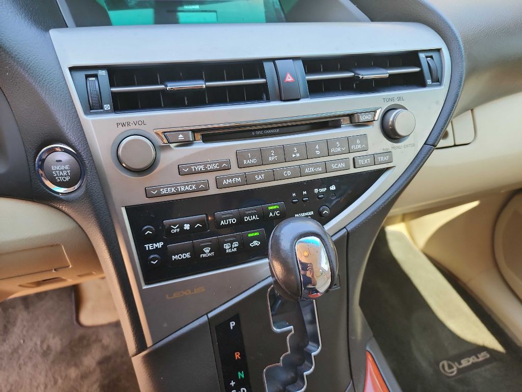2010 Lexus RX Image 24