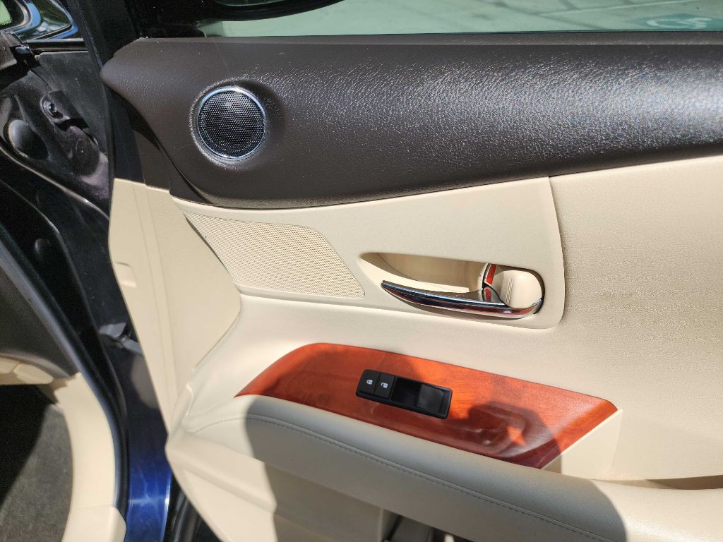 2010 Lexus RX Image 32