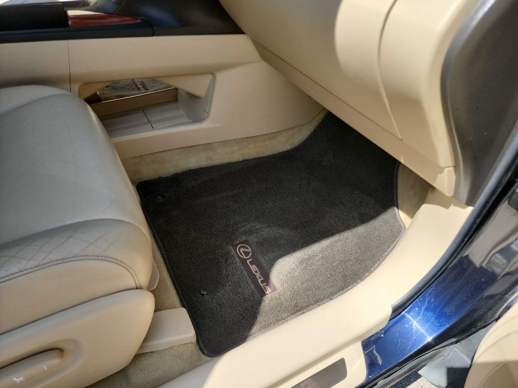 2010 Lexus RX Image 36