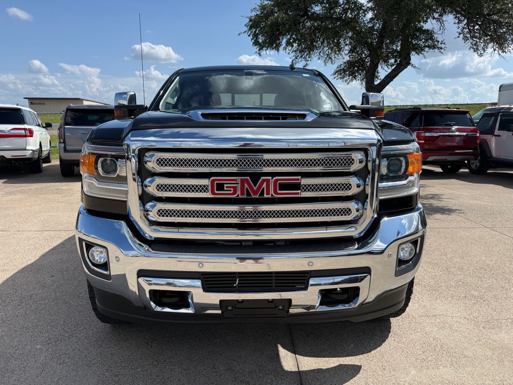 2019 GMC Sierra Image 2