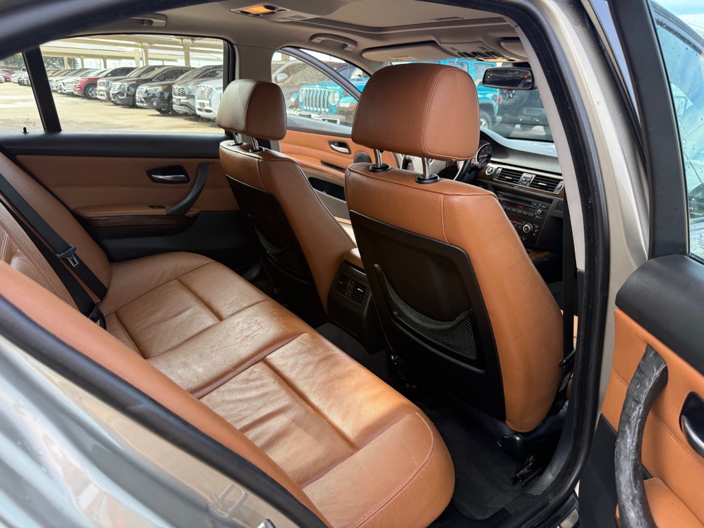2009 BMW 3 Series Image 16