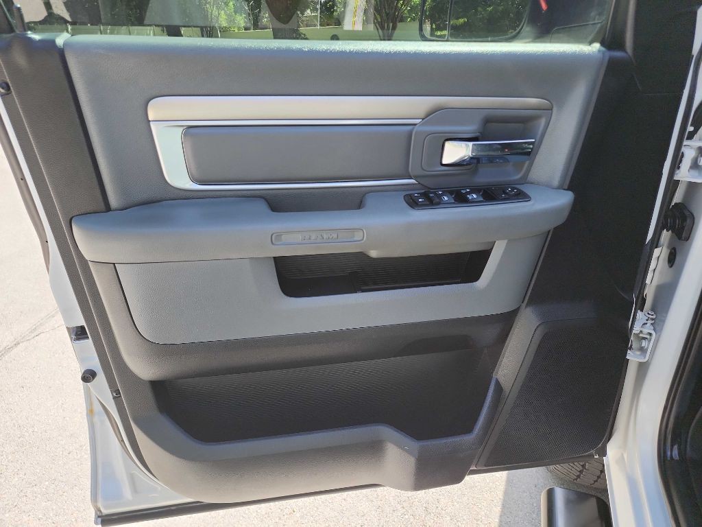 2016 RAM 3500 Image 18