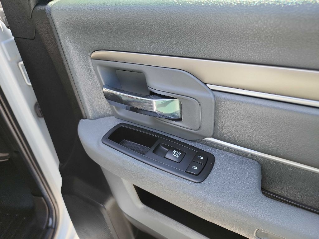 2016 RAM 3500 Image 36